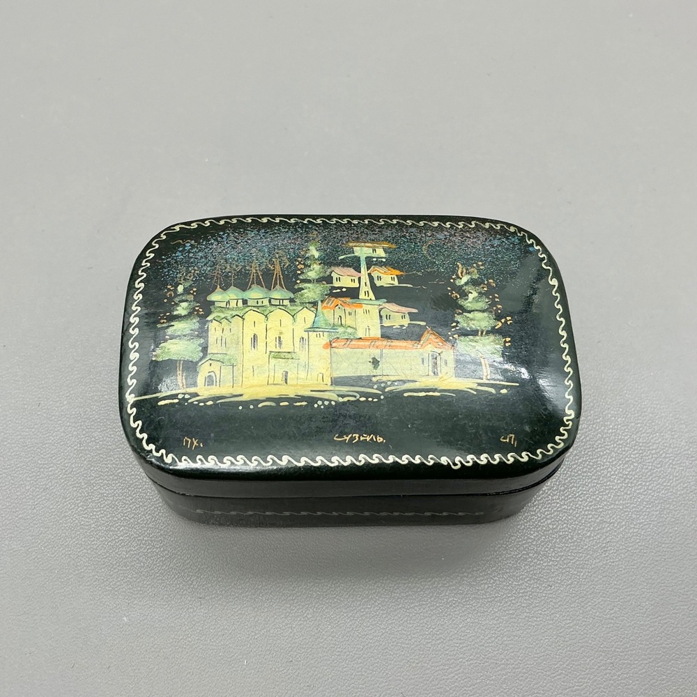 Vintage Russian Lacquer Box Suzdal Hand Painted Kholuy Style Red Interior 2.5"